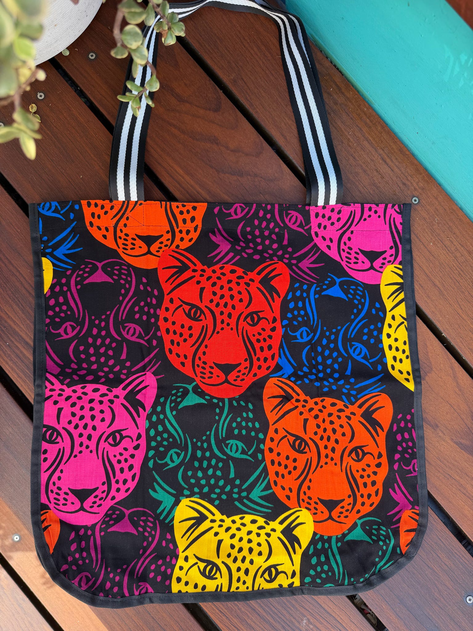 Bolsa Arco Iris Leopardo = Rainbow Leopard Tote Bag - On The Lo Swimwear